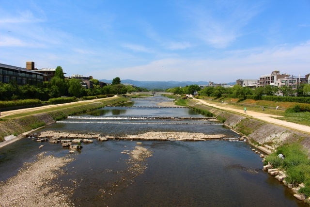 川