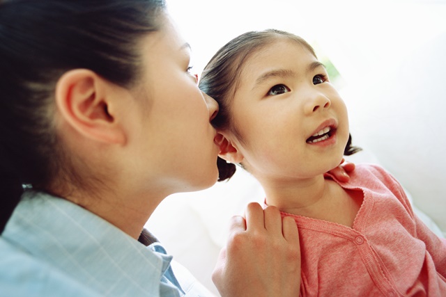 子供に言い聞かせる親