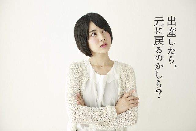 考える女性