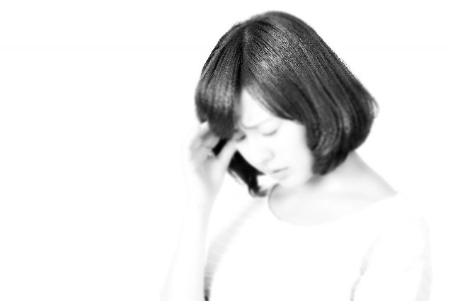 頭痛が辛い妊婦さん