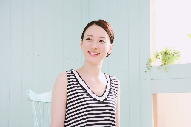 リラックスしている女性